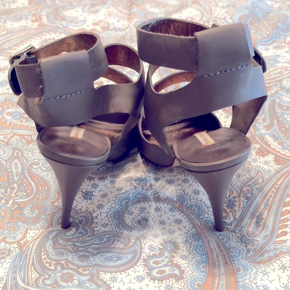 CYNTHIA VINCENT Adele Strappy Stiletto Heels Triple Buckle Toe Peep - Picture 3 of 8